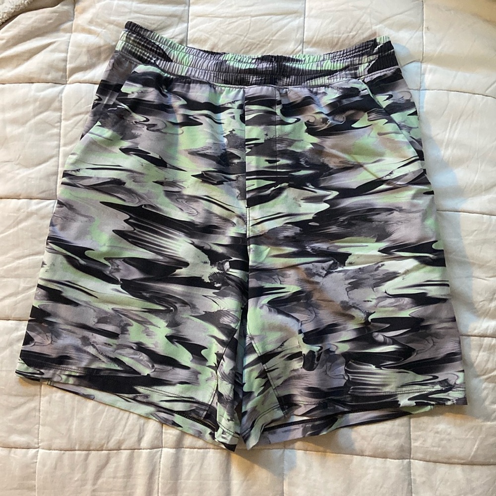 Men’s Lululemon shorts unlined